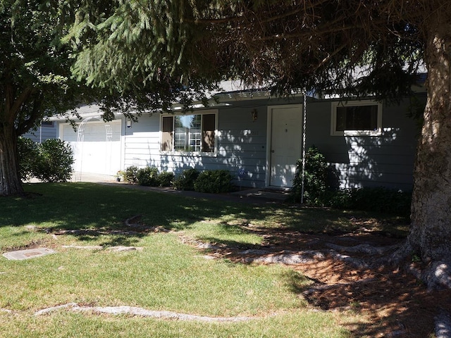 816 S Mamer Rd, Spokane Valley, WA 99216 - obstructed view of property featuring a front yard and a garage