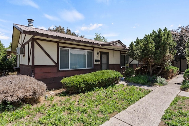 824-830 E N Ave, Spokane, WA 99207 - view of front of house featuring a metal roof