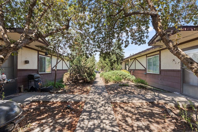 824-830 E N Ave, Spokane, WA 99207 - view of side of property featuring a patio area