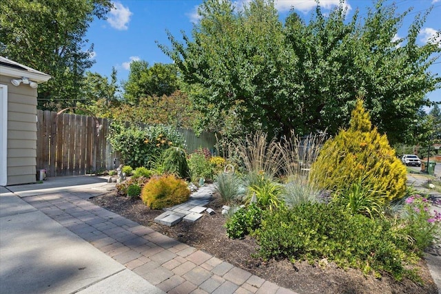 2718 S Hatch St, Spokane, WA 99203 - view of yard featuring a patio