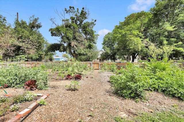 2116 N Jefferson St, Spokane, WA 99205 - view of yard with a gate