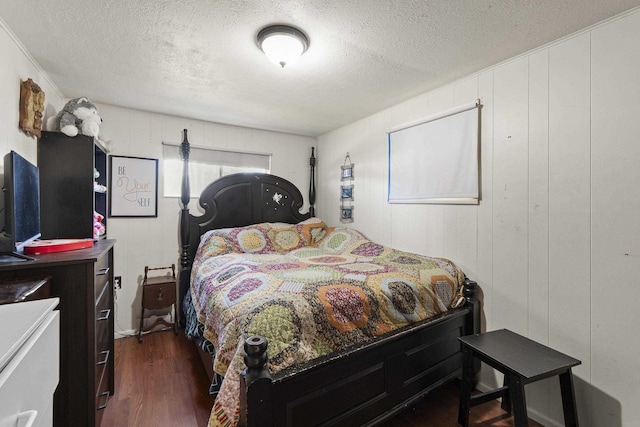 7225 E 11th Ave, Spokane, WA 99212 - bedroom with dark wood-style floors and a textured ceiling