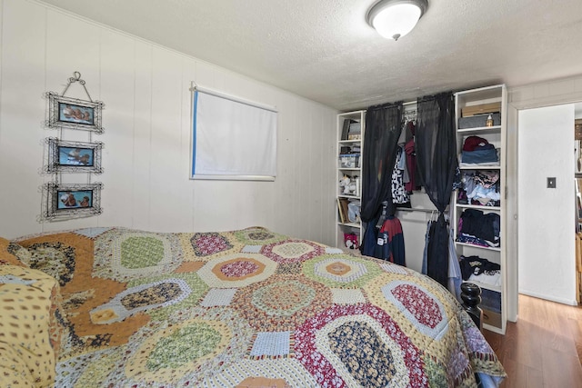 7225 E 11th Ave, Spokane, WA 99212 - bedroom with wood finished floors and a textured ceiling