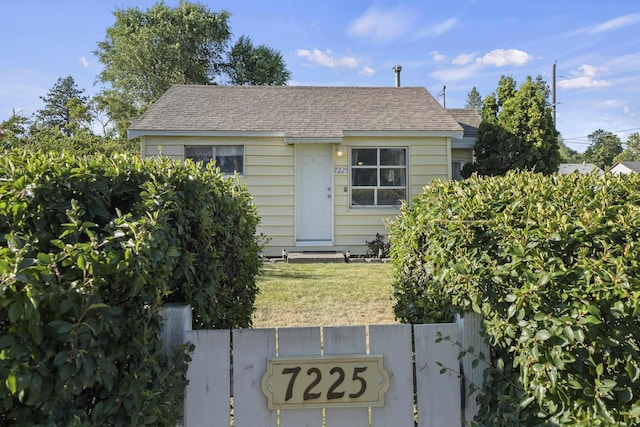 7225 E 11th Ave, Spokane, WA 99212 - bungalow-style home with a front lawn and roof with shingles
