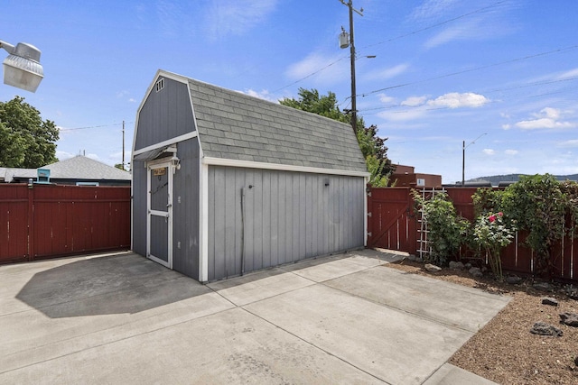 5218 E Commerce Ave, Spokane, WA 99212 - garage featuring a gate and a storage unit