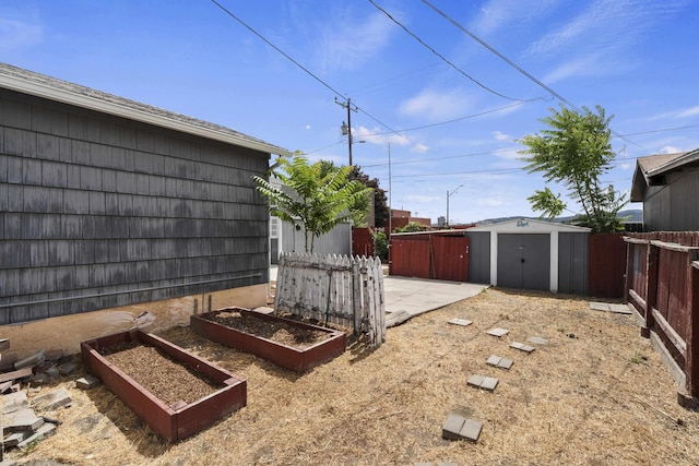 5218 E Commerce Ave, Spokane, WA 99212 - view of yard with a storage unit and a garden
