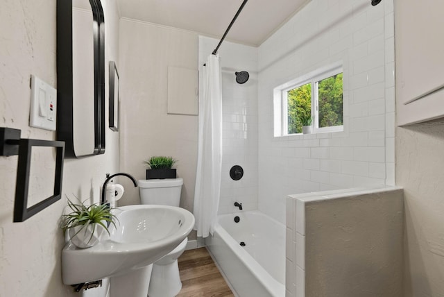 1115 E Everett Ave, Spokane, WA 99207 - full bathroom featuring shower / tub combo with curtain and wood finished floors