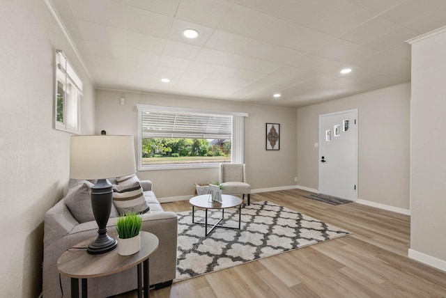 1115 E Everett Ave, Spokane, WA 99207 - living area featuring wood finished floors, ornamental molding, and recessed lighting