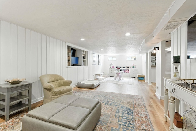 914 E 17th Ave, Spokane, WA 99203 - living room featuring light wood-style flooring, recessed lighting, and a textured ceiling