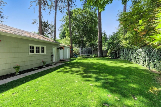 914 E 17th Ave, Spokane, WA 99203 - view of yard featuring a trampoline