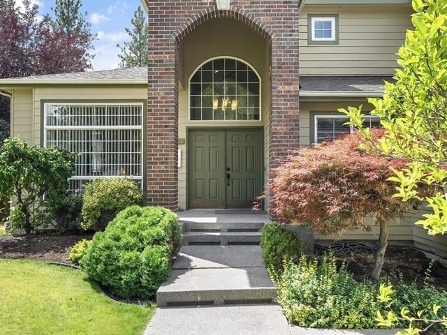 4332 S Greystone Ln, Spokane, WA 99223 - entrance to property featuring brick siding