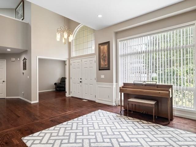 4332 S Greystone Ln, Spokane, WA 99223 - foyer featuring a chandelier, wood finished floors, a towering ceiling, and recessed lighting