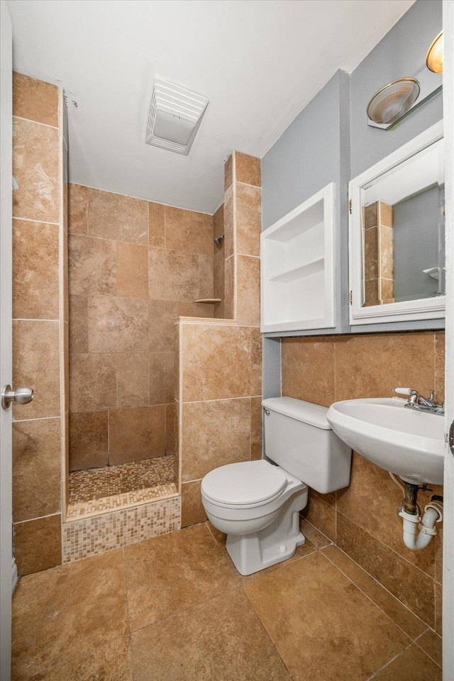 415 E Shiloh Hills Dr, Spokane, WA 99208 - bathroom featuring a walk in shower and tile walls