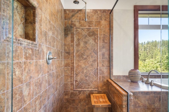 7814 S Ellis Rd, Spokane, WA 99223 - full bath featuring tiled shower and healthy amount of natural light