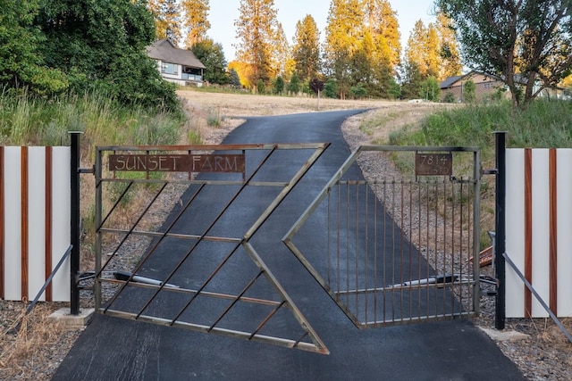 7814 S Ellis Rd, Spokane, WA 99223 - view of gate