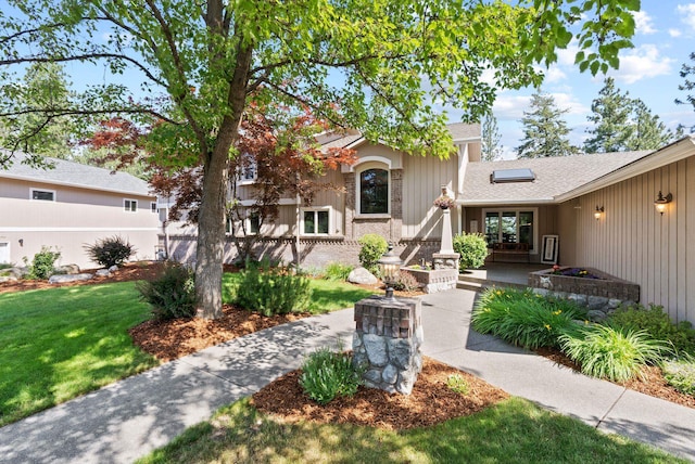 5321 Pinebrook Ct, Spokane, WA 99206 - view of front of home featuring roof with shingles and a front yard