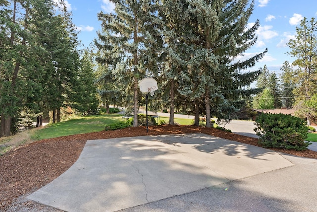 5321 Pinebrook Ct, Spokane, WA 99206 - view of patio / terrace with community basketball court