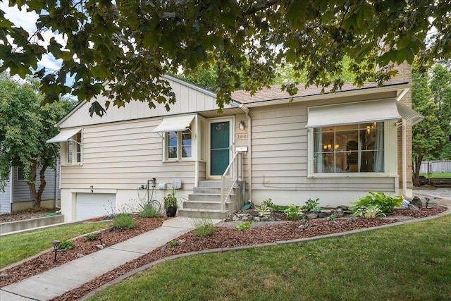 1501 S Maple St, Spokane, WA 99203 - view of front of house featuring entry steps, an attached garage, and a front yard