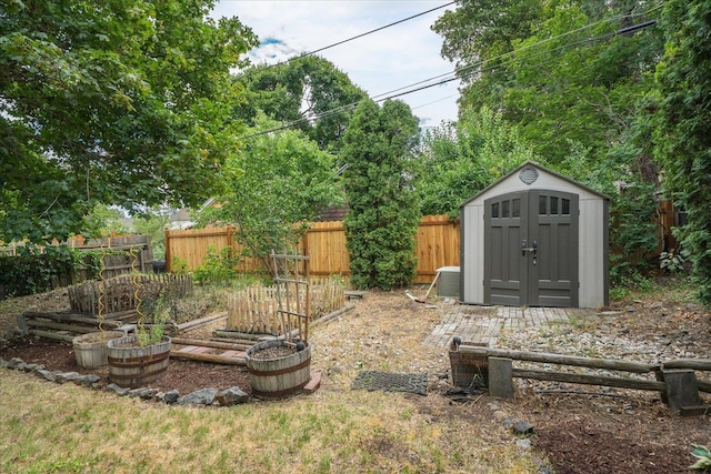 1501 S Maple St, Spokane, WA 99203 - view of yard featuring a shed and a garden
