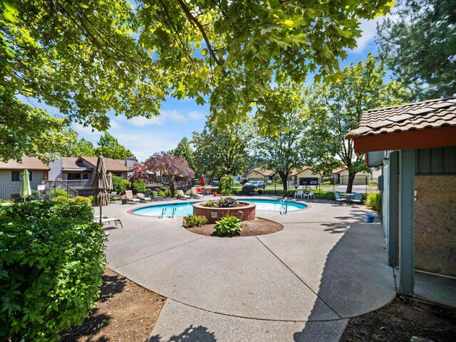 3808 S Alder Dr, Spokane, WA 99223 - community pool with a patio area