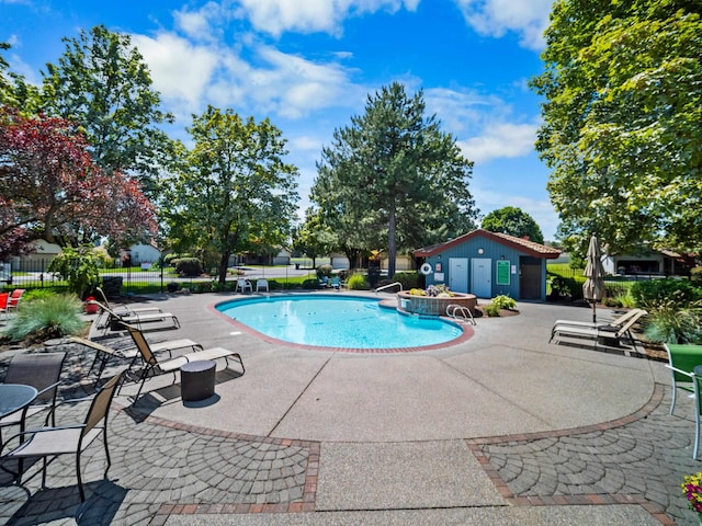 3808 S Alder Dr, Spokane, WA 99223 - community pool with a patio