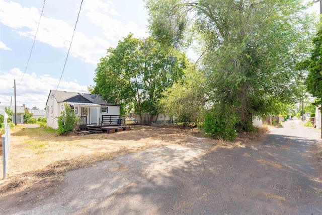 1227 E Providence Ave, Spokane, WA 99207 - view of yard featuring a wooden deck