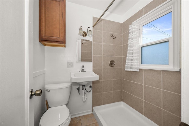 2608 E Heroy Ave, Spokane, WA 99207 - full bath with tiled shower and toilet