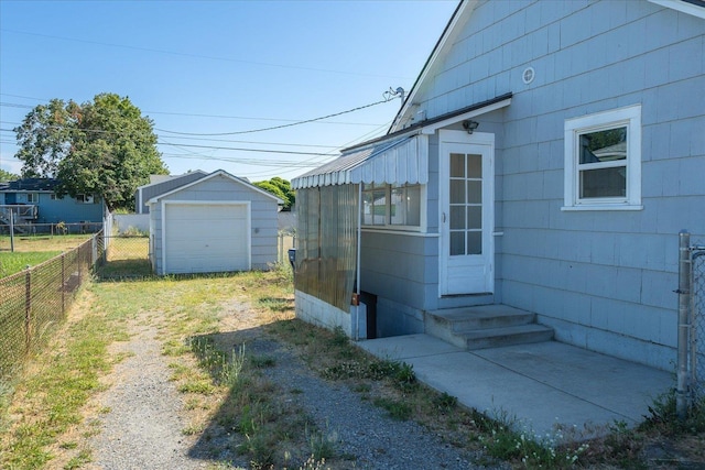 2608 E Heroy Ave, Spokane, WA 99207 - view of yard with entry steps, an outdoor structure, and driveway