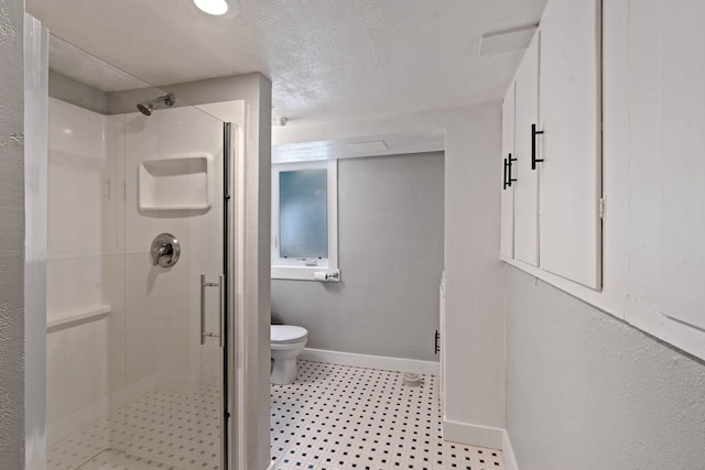 818 W 27th Ave, Spokane, WA 99203 - full bathroom featuring a stall shower and toilet