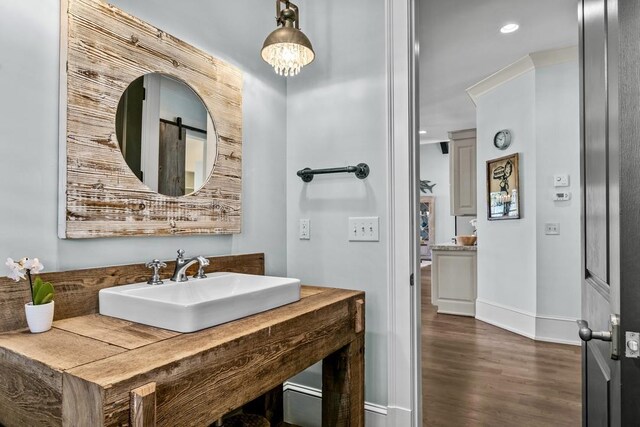 1611 Lighthouse Cir, Greensboro, GA 30642 - bathroom featuring baseboards, wood finished floors, recessed lighting, and vanity