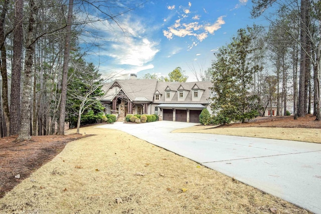 view of front of property featuring a garage and a front yard