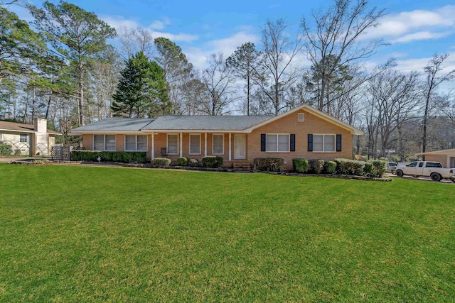 single story home with a front lawn