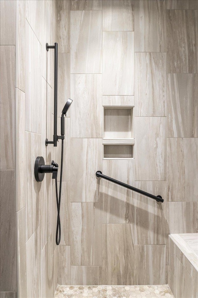 bathroom featuring tiled shower