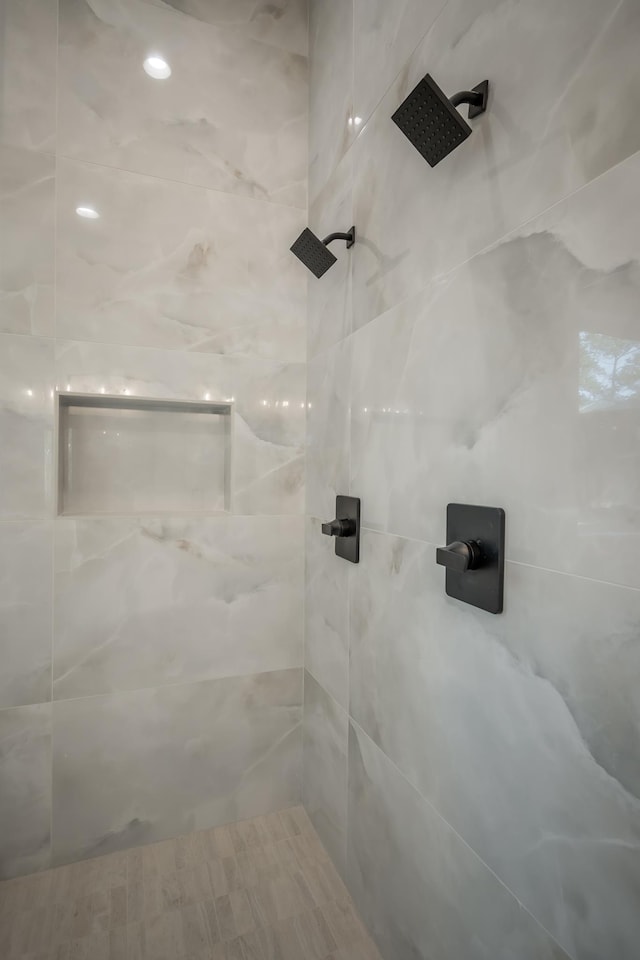 full bath featuring tiled shower