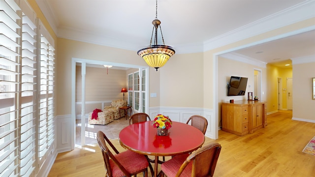 dining room with crown molding, plenty of natural light, and light wood-type flooring