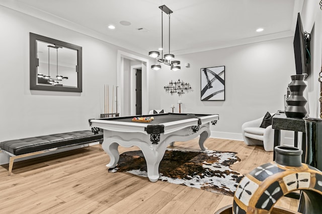 playroom featuring crown molding, recessed lighting, pool table, light wood-type flooring, and baseboards