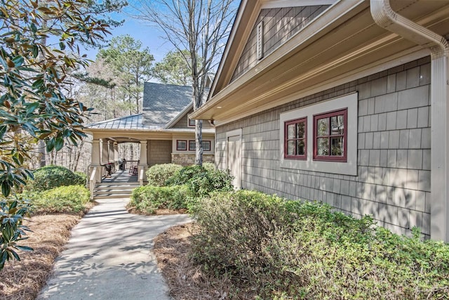 property entrance featuring a porch