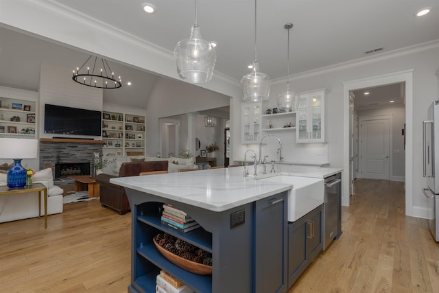 kitchen with visible vents, open shelves, a sink, white cabinetry, and crown molding