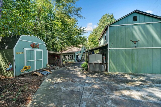 exterior space featuring a carport