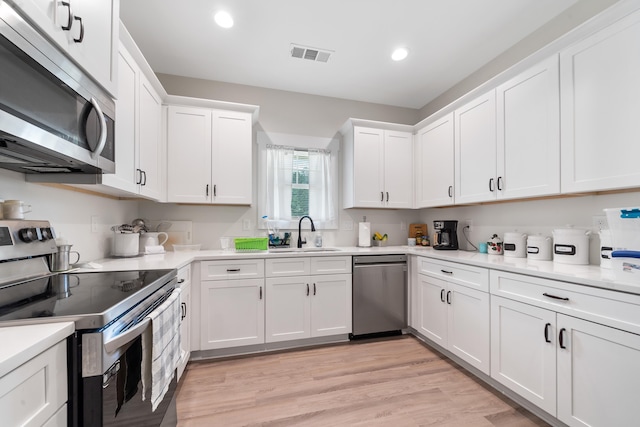 165 Hunters Chase Ct, Eatonton, GA 31024 - kitchen featuring stainless steel appliances, white cabinetry, light countertops, recessed lighting, and light wood finished floors