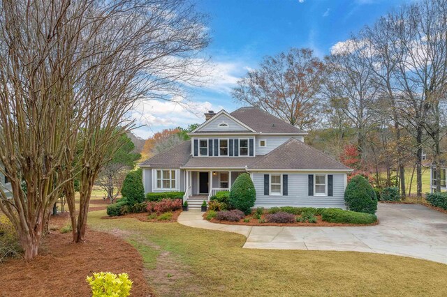 view of front of home with a front lawn