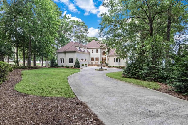 view of front of property with a front yard