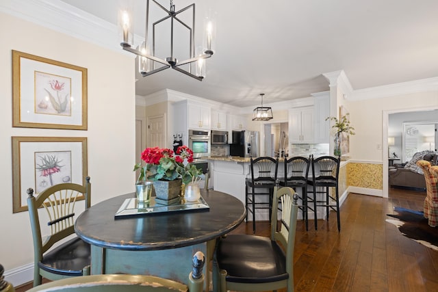 dining area featuring baseboards, a notable chandelier, dark wood-style flooring, and crown molding
