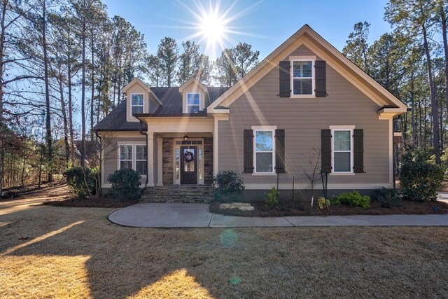 view of front facade with a front lawn