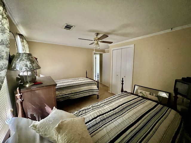 bedroom with crown molding, a closet, ceiling fan, and carpet