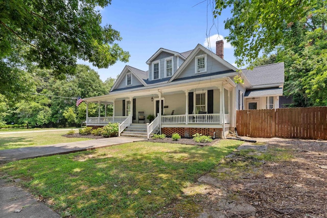 view of front facade featuring a porch and a front lawn