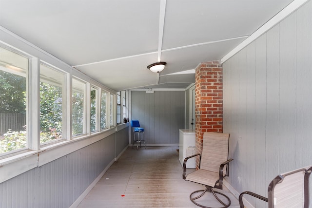 sunroom with vaulted ceiling