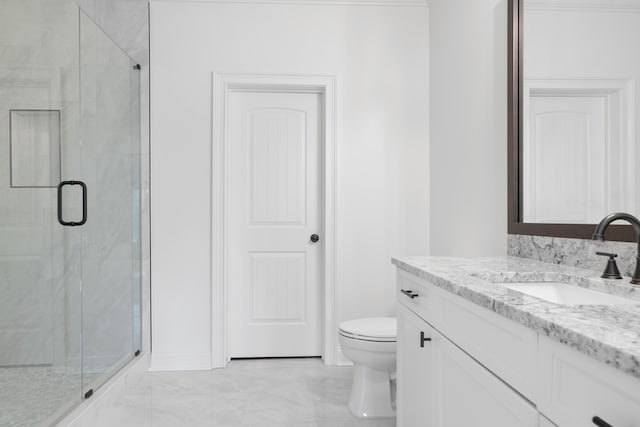 bathroom with a shower with door, vanity, and toilet