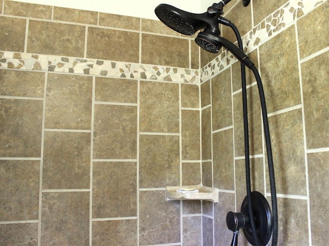 details with a tile shower