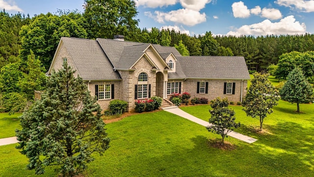 view of front of home featuring a front lawn